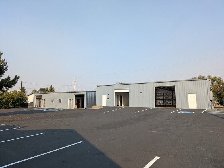 More Photos Of 246 SE Franklin, Redmond Warehouse For Lease