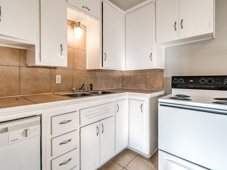 More Photos Of 2037 NW 26th St, Oklahoma City Apartments For Sale