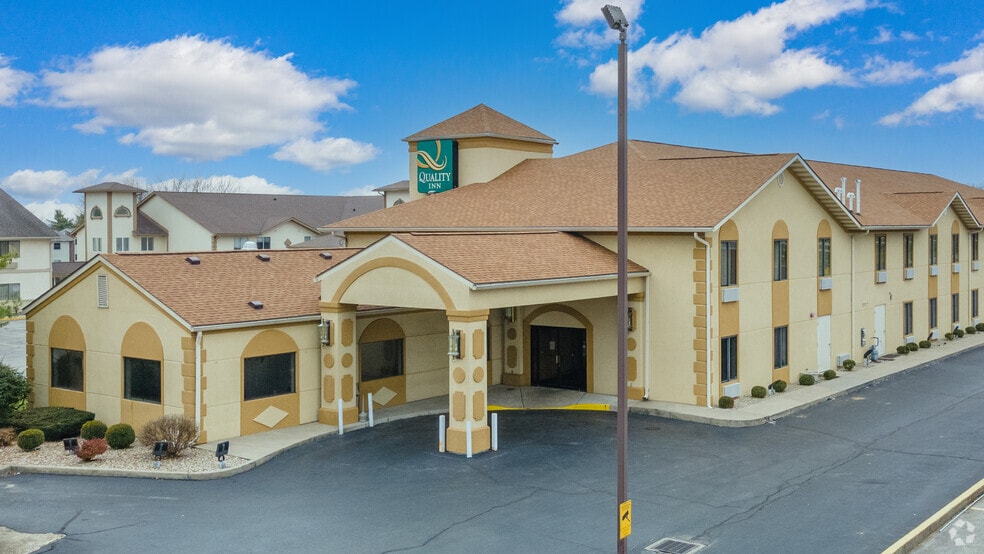 More Photos Of 150 Lovers Ln, Franklin Hotel For Sale