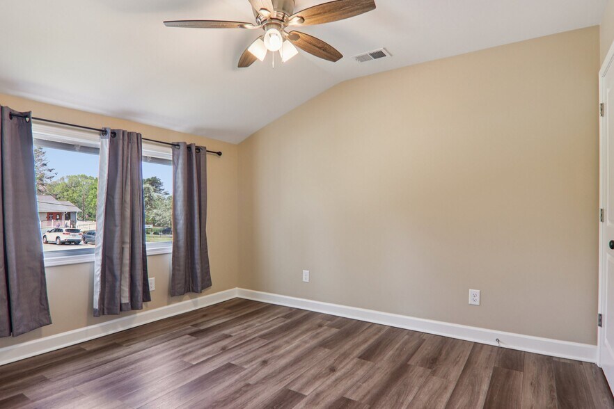 More Photos Of 111 W Crawford St, Landrum Flex For Sale