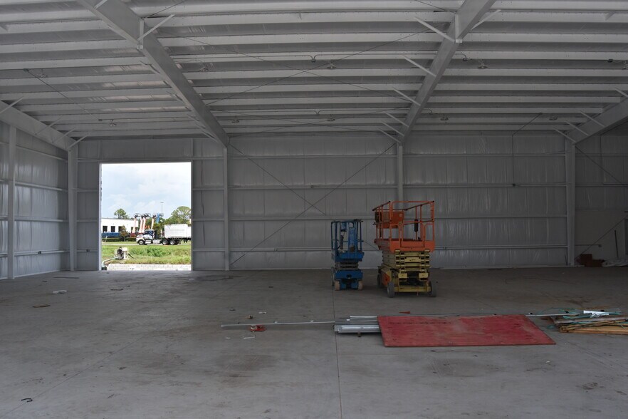 More Photos Of 7125 114th Ave, Largo Warehouse For Lease