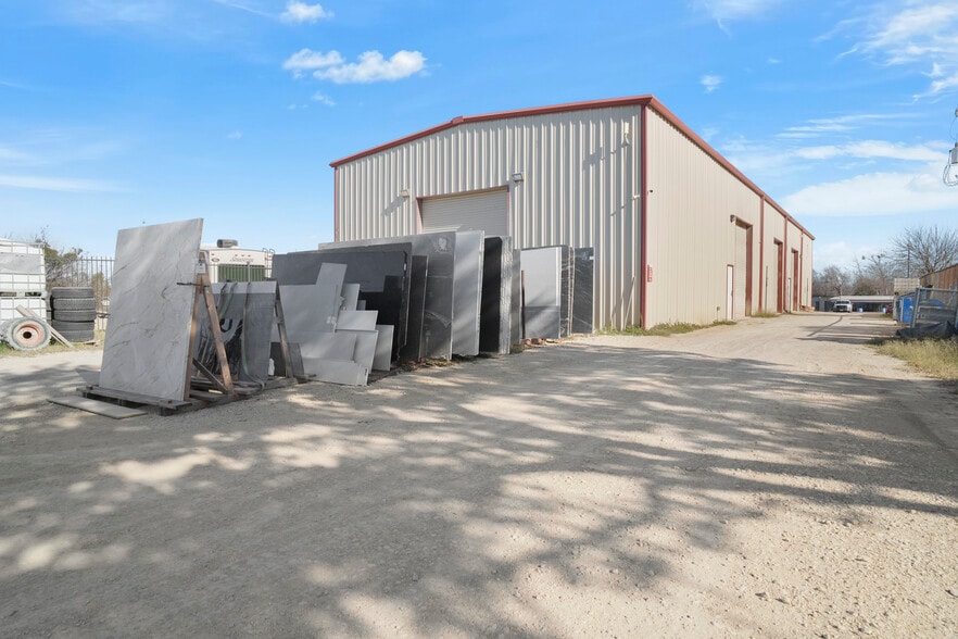 More Photos Of 18230 Bracken Dr, San Antonio Industrial For Sale