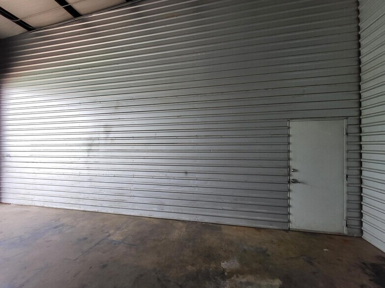 More Photos Of 10617 Fuqua St, Houston Self Storage For Lease