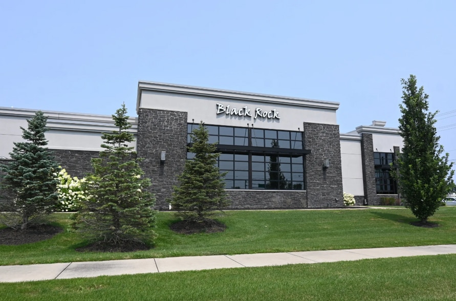 More Photos Of 1015 N Irish Rd, Davison Restaurant For Sale