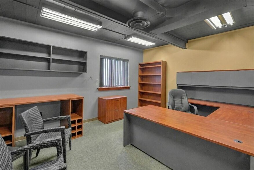 More Photos Of 426 Warren St, Reading Office For Sale