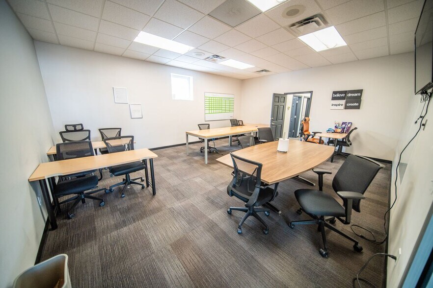 More Photos Of 3625 10th Ln NW, Rochester Office For Sale