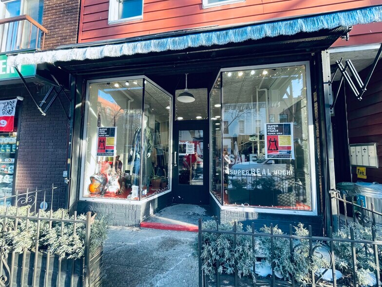 More Photos Of 129 Bedford Ave, Brooklyn Storefront Retail Residential For Lease