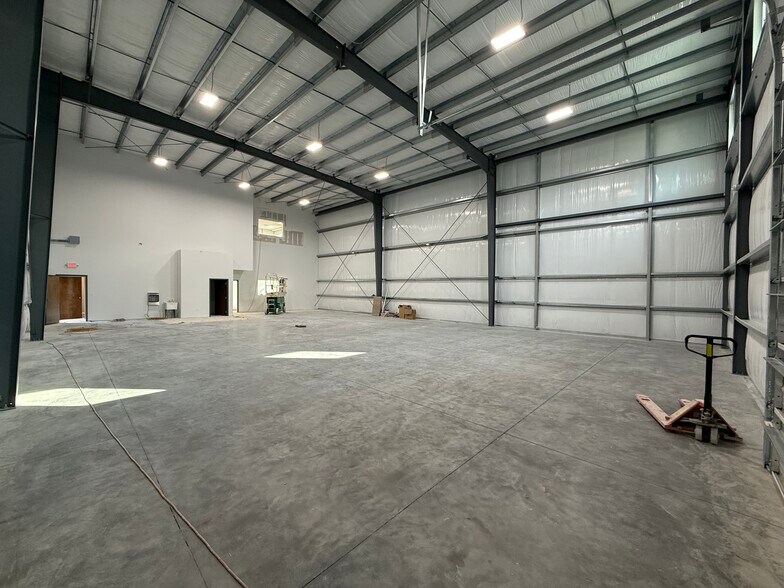 More Photos Of 405 Remi Trl, Summerville Industrial For Lease