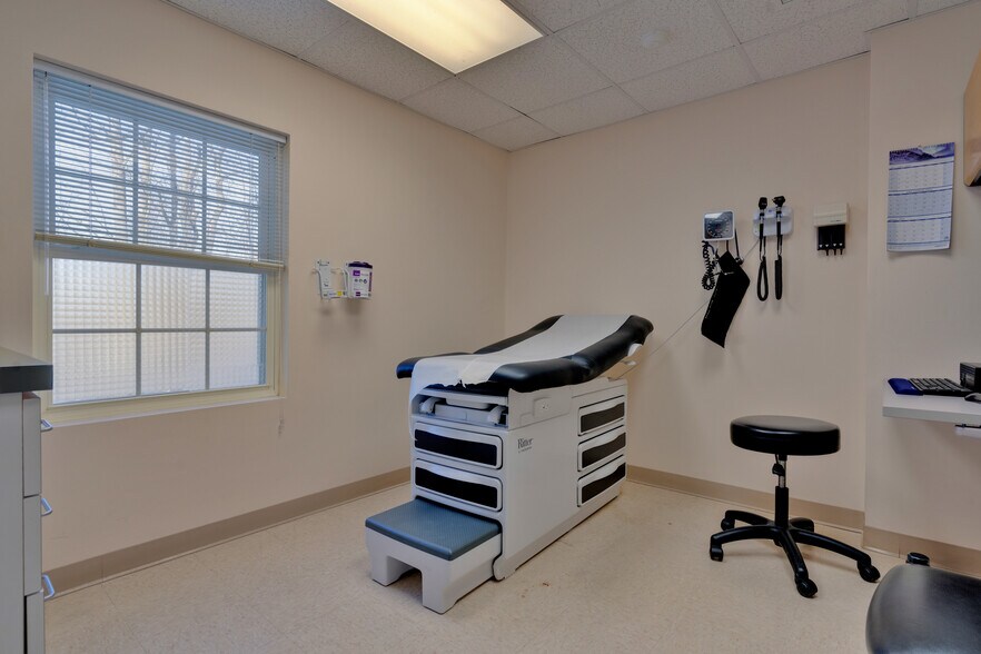 More Photos Of 6 Hampton Rd, Exeter Medical For Sale