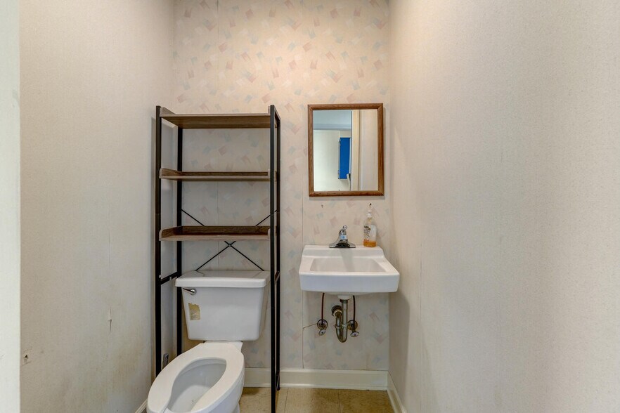 More Photos Of 601 W Harrison St, Reidsville Medical For Sale