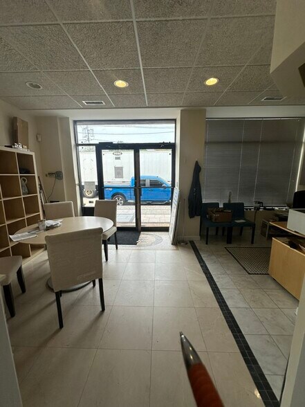 Primary Photo Of 2499 Long Beach Rd, Oceanside Showroom For Lease
