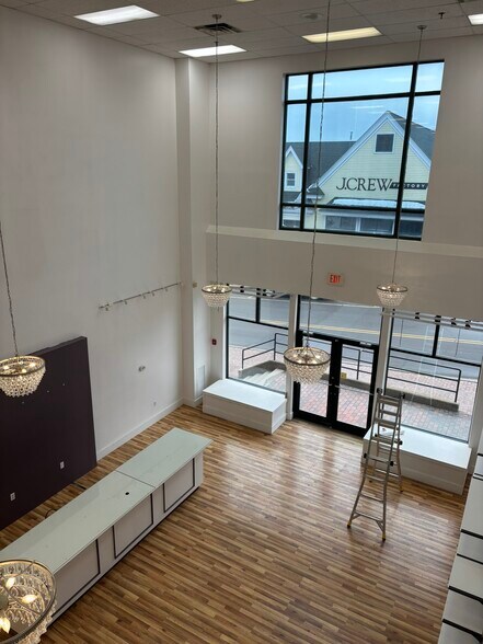 More Photos Of 9 Bow St, Freeport General Retail For Sale