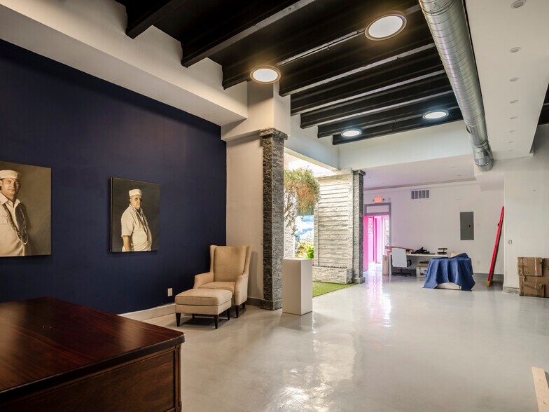 More Photos Of 195 NW 40th St, Miami General Retail For Sale