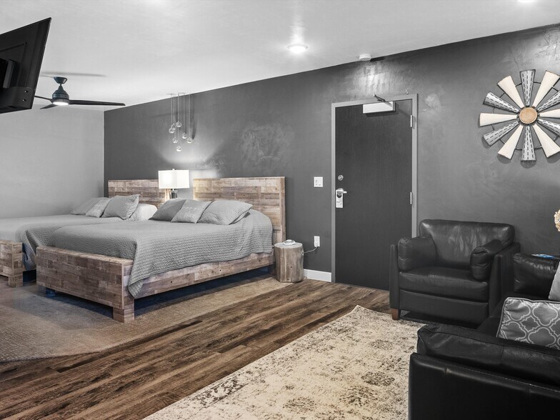 More Photos Of 201 Steele St, Algoma Hotel For Sale