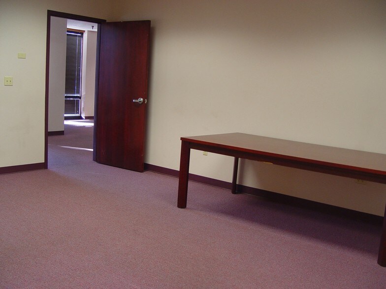 More Photos Of 2800 W 70th St, Shreveport Flex For Lease