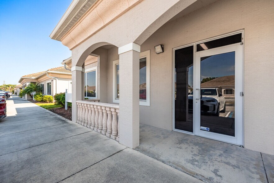 More Photos Of 4968 Royal Gulf Cir, Fort Myers Medical For Sale