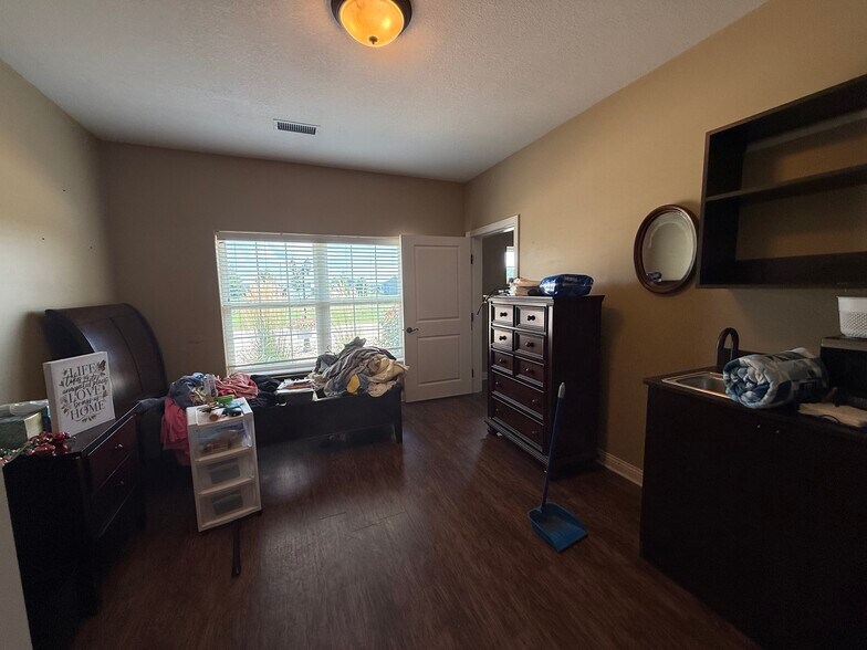 More Photos Of 15+/- Bed Memory Care Illinois Near Peoria, Elmwood Assisted Living For Sale