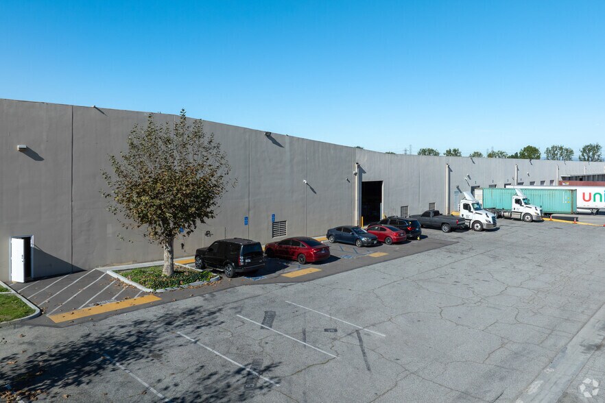 More Photos Of 399 W Artesia Blvd, Compton Warehouse For Lease