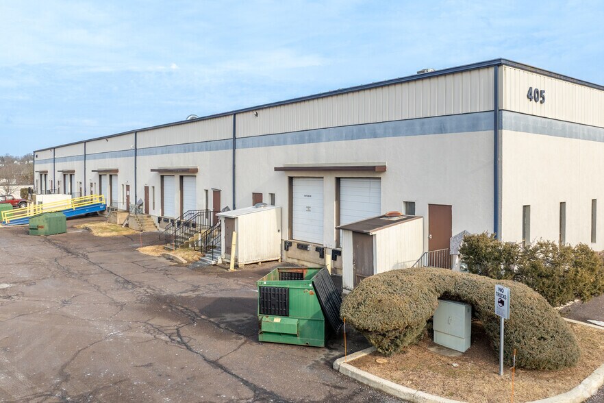 More Photos Of 405 Caredean Dr, Horsham Township Warehouse For Lease