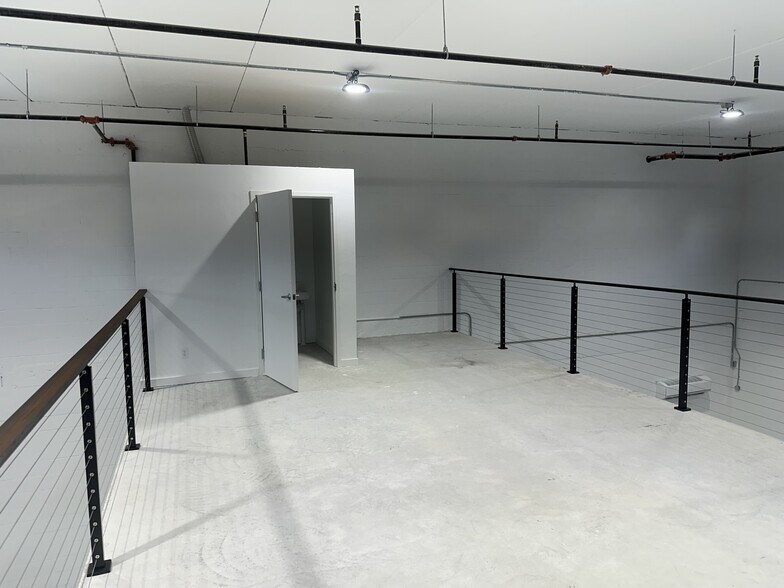 More Photos Of 15547 Global Pkwy., Fort Myers Self Storage For Sale