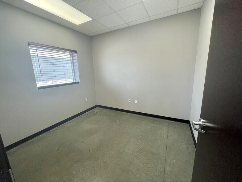 More Photos Of 1505 Elwyn, Midland Industrial For Lease