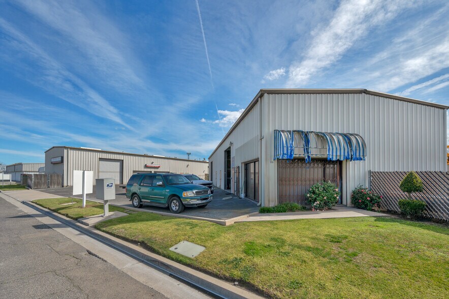 More Photos Of 5753-5755 W Barstow Ave, Fresno Warehouse For Lease