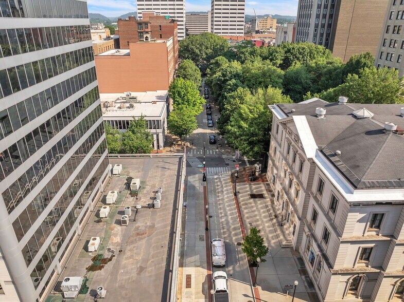 More Photos Of 607 Market St, Knoxville Office For Sale