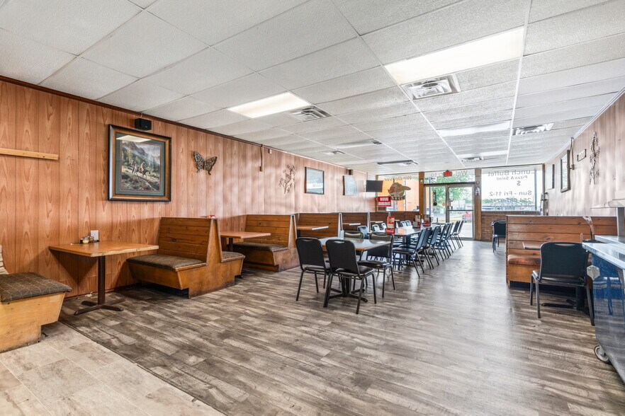 More Photos Of 140 W Main St, Itasca Restaurant For Sale