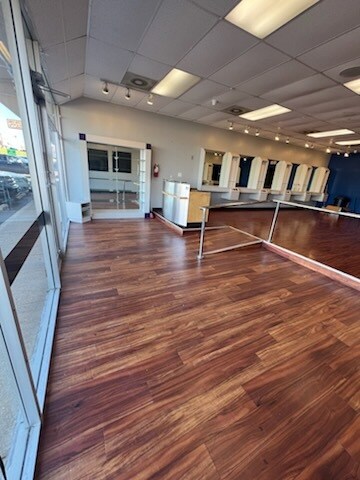 More Photos Of 6361-6367 Glenway Ave, Cincinnati Storefront Retail Office For Lease