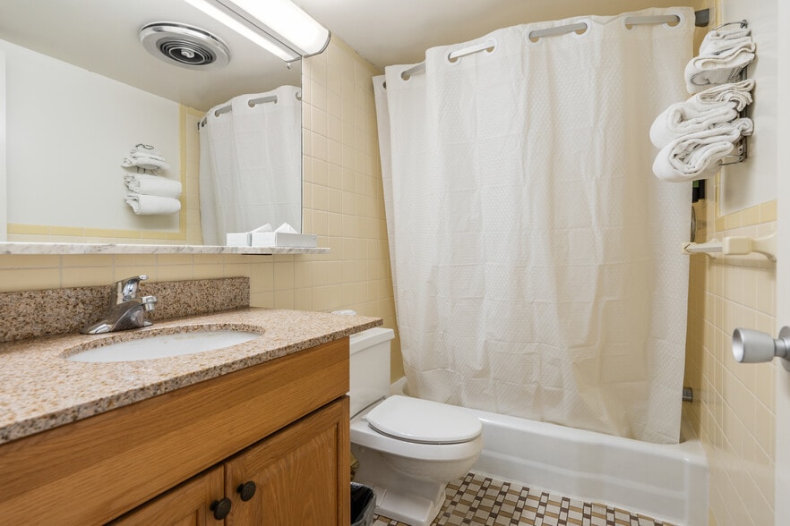 More Photos Of 6920 Motor Inn Dr, Huntingdon Hotel For Sale