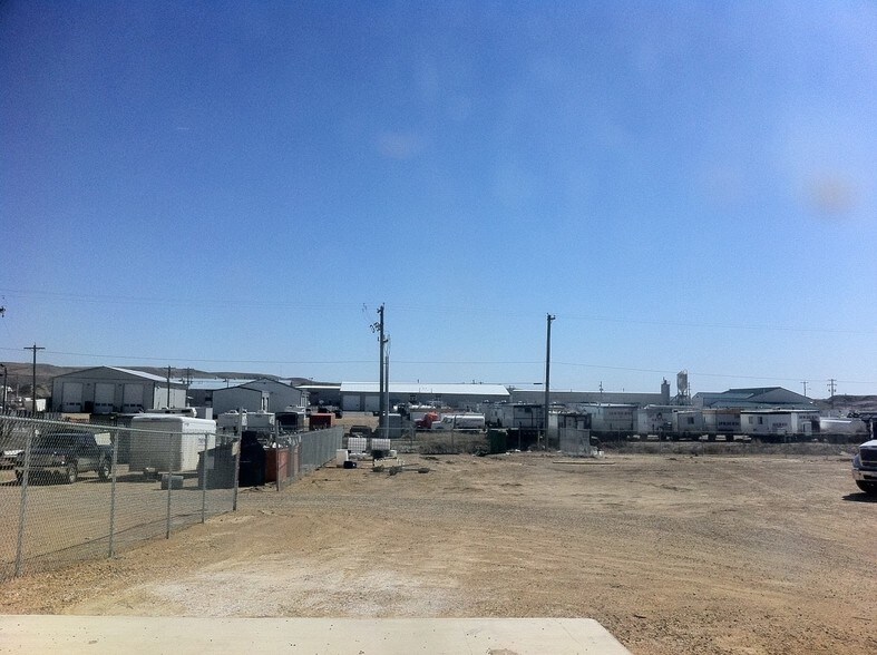 More Photos Of 560 Premier Rd, Drumheller Warehouse For Lease