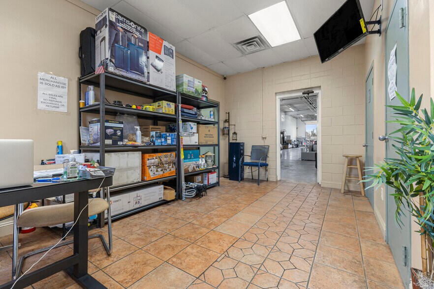 More Photos Of 32639-32645 Industrial Rd, Garden City Warehouse For Sale