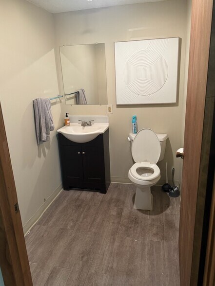 More Photos Of 108 Ball St, East Syracuse Flex For Sale