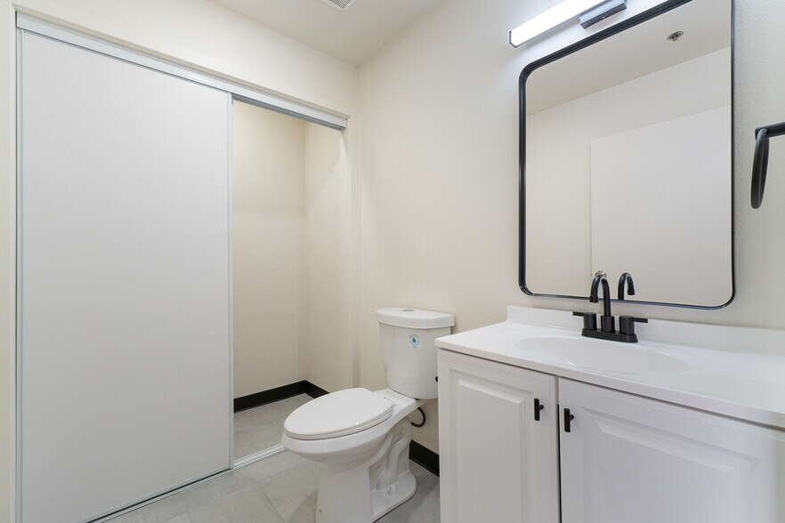 More Photos Of 2209 W 1st St, Tempe Unknown For Lease