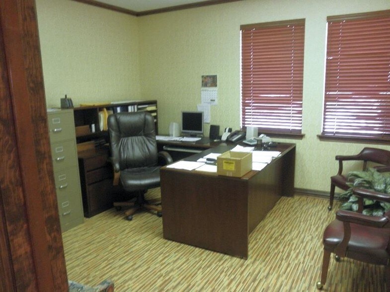 More Photos Of 409-411 Harwood Rd, Bedford Office For Lease