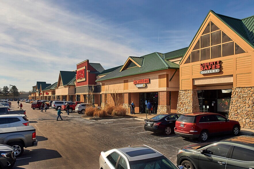 More Photos Of 1301-1355 S 5th St, Saint Charles Unknown For Lease