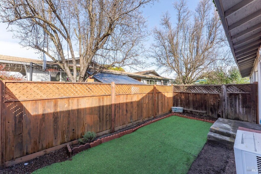 More Photos Of 649 Leslie St, Ukiah Apartments For Sale