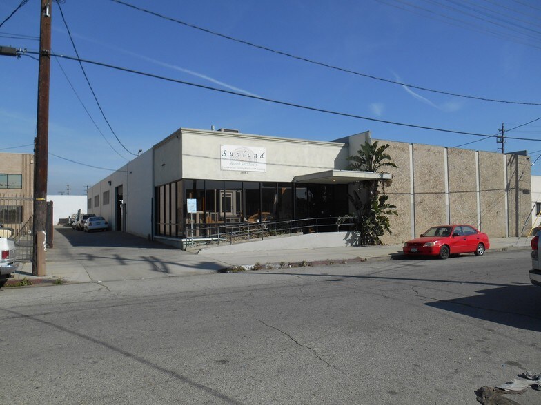 More Photos Of 7442 Varna Ave, North Hollywood Warehouse For Lease