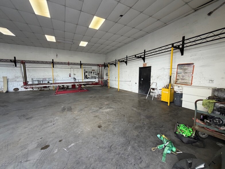 More Photos Of 9742 Artesia Blvd, Bellflower Auto Repair For Lease