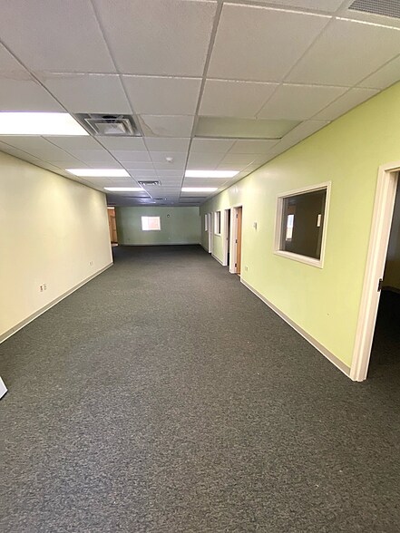 More Photos Of 109 Platinum Dr, Bridgeport Office For Lease