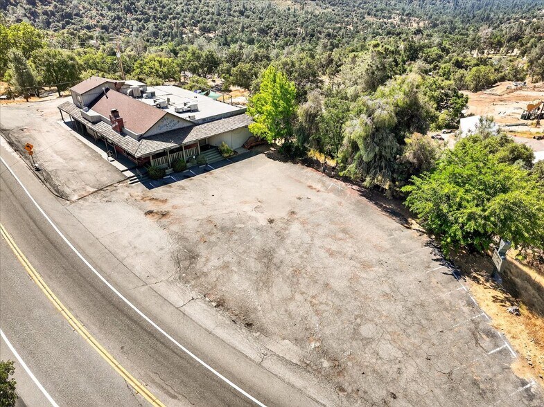 More Photos Of 42155 Highway 41, Oakhurst Restaurant For Sale