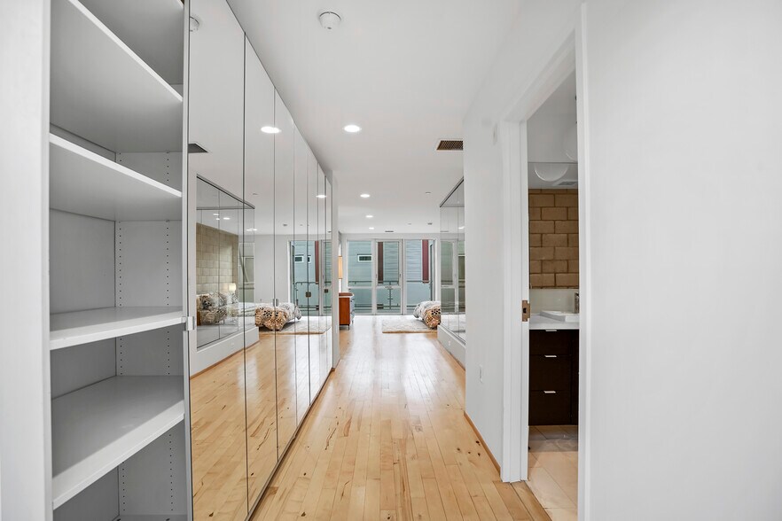 More Photos Of 3450 Cahuenga Blvd W, Los Angeles Office Residential For Lease