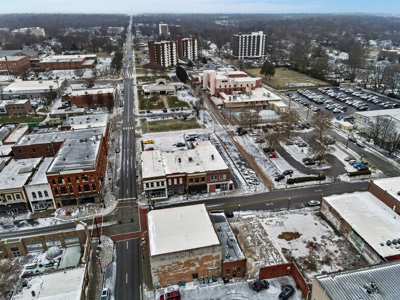 More Photos Of 408 W Walnut St, Springfield Storefront Retail Residential For Lease