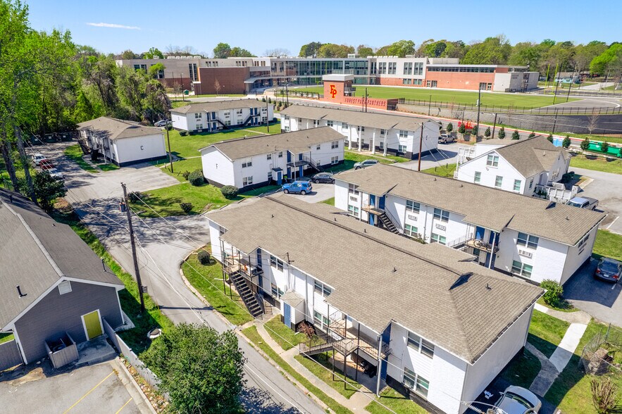 More Photos Of 969 Forest Ave, Forest Park Apartments For Sale