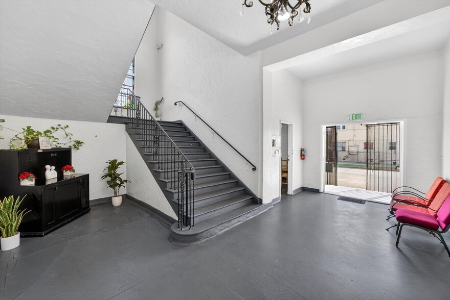 More Photos Of 7101 Menlo Ave, Los Angeles Religious Facility For Sale