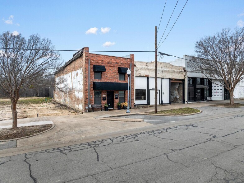 More Photos Of 211 N Main St, Bonham Office Residential For Sale