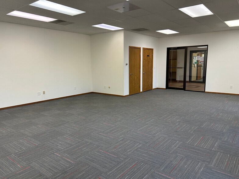 More Photos Of 1820 Post Rd, Plover Storefront Retail Office For Lease
