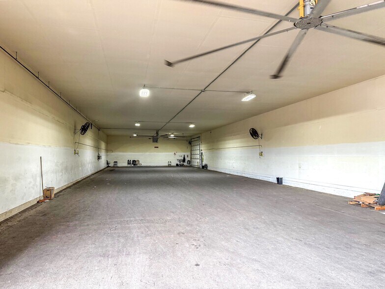 More Photos Of 280 SE Booth Bend Rd, McMinnville Manufacturing For Sale