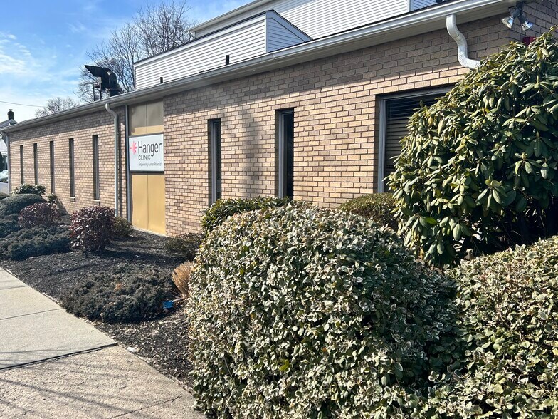 Primary Photo Of 1985 Barnum Ave, Stratford Medical For Sale