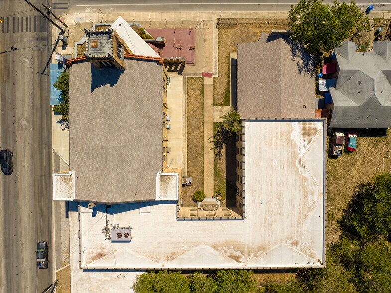More Photos Of 1701 W Woodlawn Ave, San Antonio Religious Facility For Sale